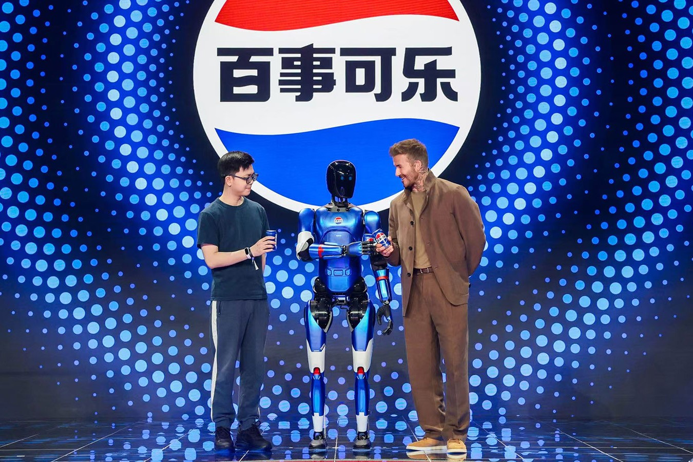 okooo澳客機(jī)器人攜手百事中國共創(chuàng)“百事藍(lán)寶” 共燃渴望新章